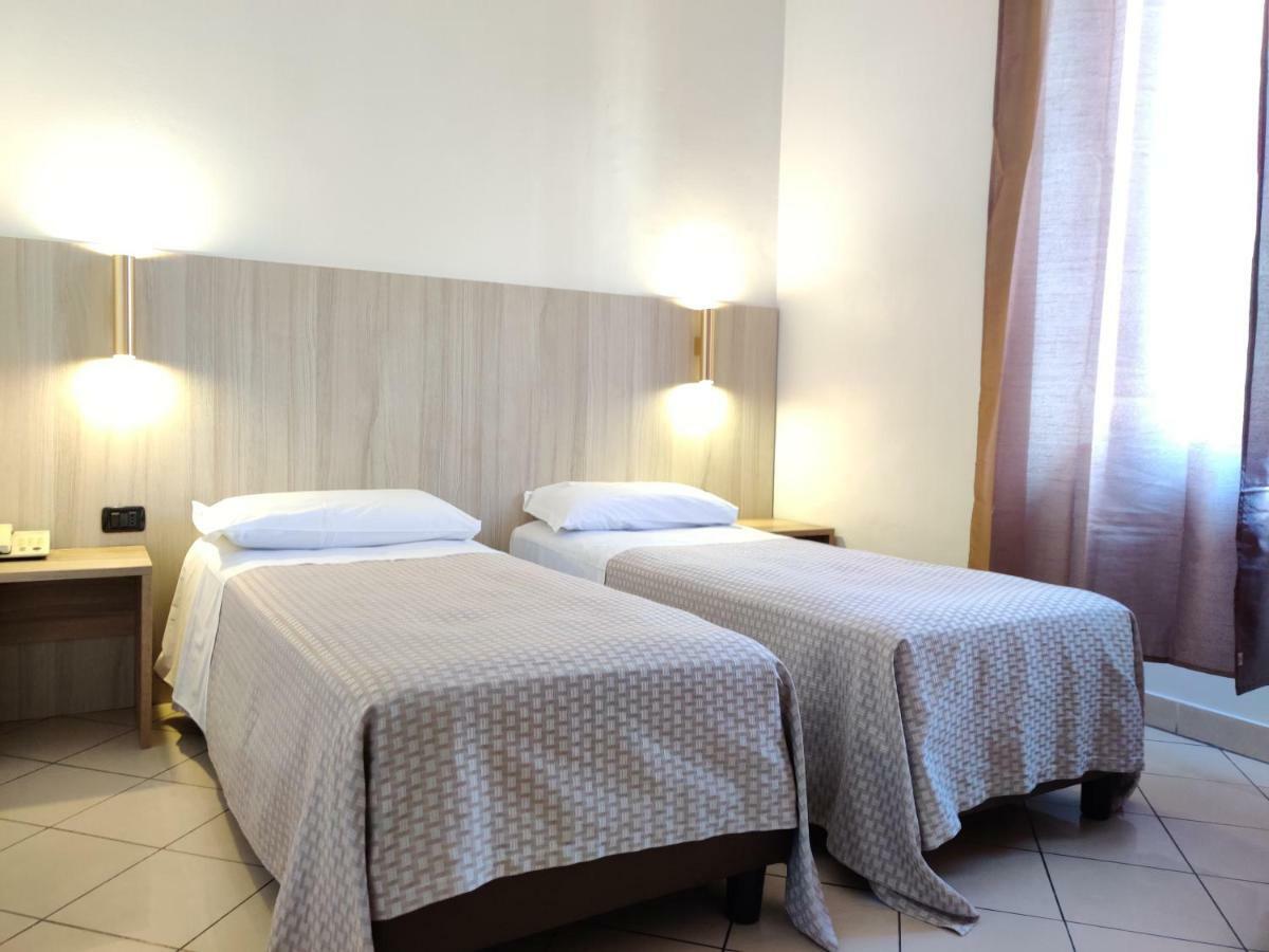 מילאנו Hotel Mondial מראה חיצוני תמונה