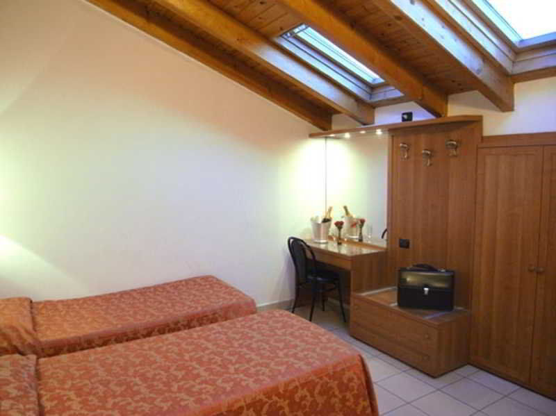 מילאנו Hotel Mondial מראה חיצוני תמונה